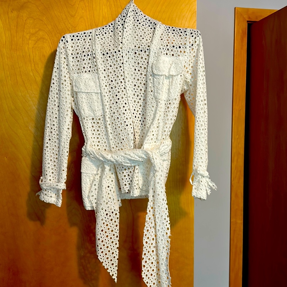 Beautiful summer top white color,with belt size 8-10